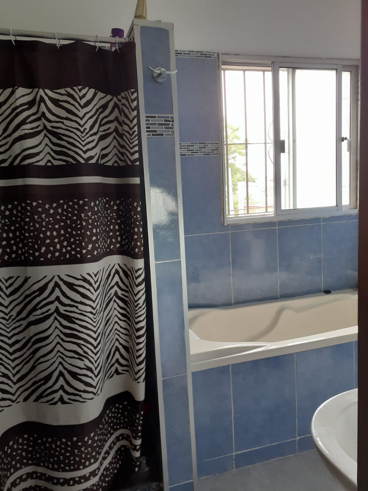 CASA 4 DORMITORIOS 2 BAÑOS